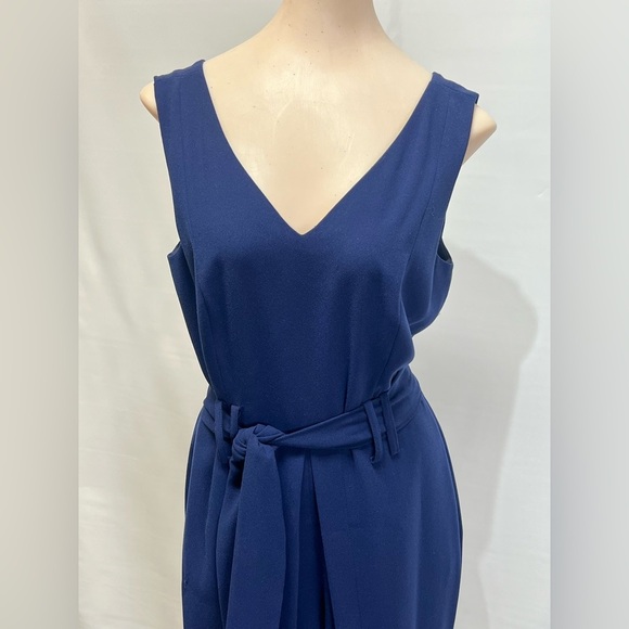 TAHARI Navy blue double V neckline sleeveless jumpsuit size 4. - Picture 10 of 16